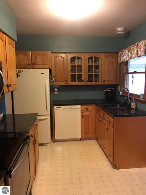 780 Renfrew Rd, Alma, MI 48801 photo 4