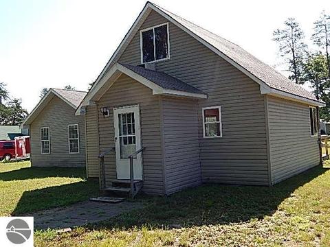 5227 Apache Trl, Harrison, MI 48625 photo 2