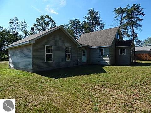 5227 Apache Trl, Harrison, MI 48625 photo 11
