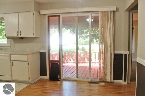 8840 S Circle Dr E, Farwell, MI 48622 photo 9