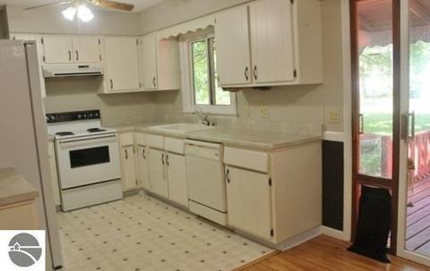 8840 S Circle Dr E, Farwell, MI 48622 photo 8