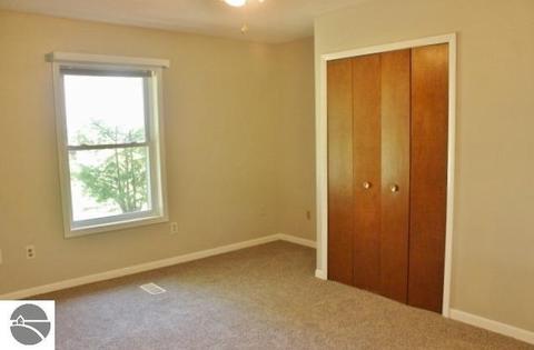 8840 S Circle Dr E, Farwell, MI 48622 photo 12
