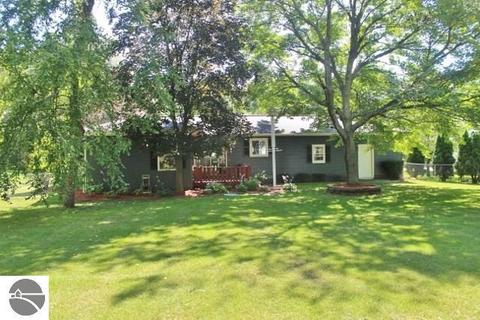 8840 S Circle Dr E, Farwell, MI 48622 photo 47