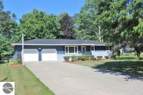 8840 S Circle Dr E, Farwell, MI 48622 photo 1