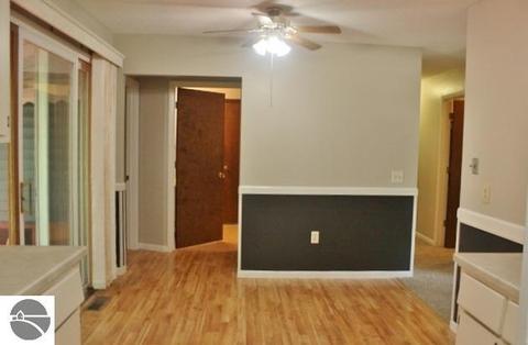 8840 S Circle Dr E, Farwell, MI 48622 photo 10