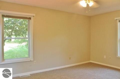 8840 S Circle Dr E, Farwell, MI 48622 photo 11