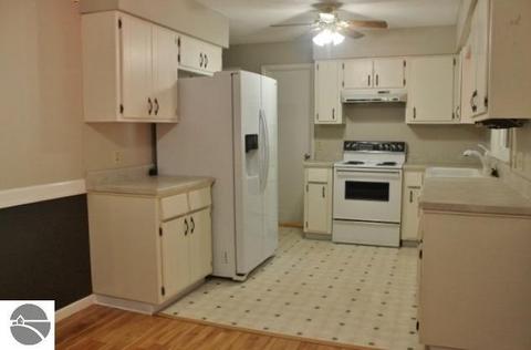 8840 S Circle Dr E, Farwell, MI 48622 photo 7