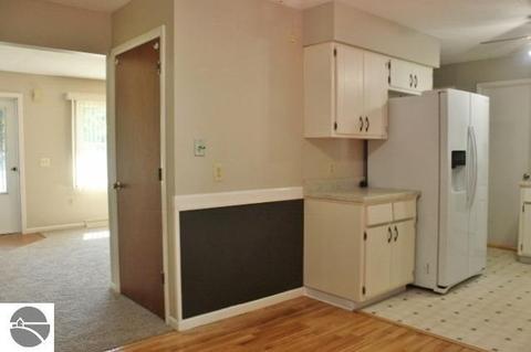 8840 S Circle Dr E, Farwell, MI 48622 photo 6
