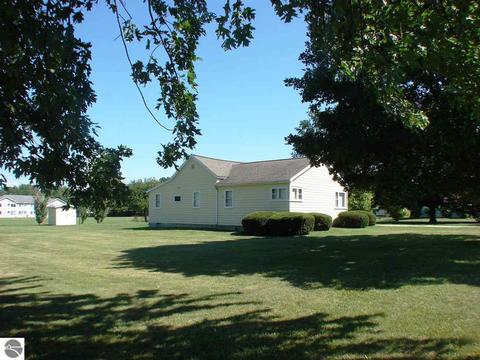 430 N Saint Johns St, Ithaca, MI 48847 photo 2