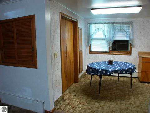 430 N Saint Johns St, Ithaca, MI 48847 photo 10