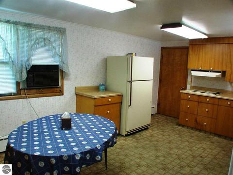 430 N Saint Johns St, Ithaca, MI 48847 photo 5