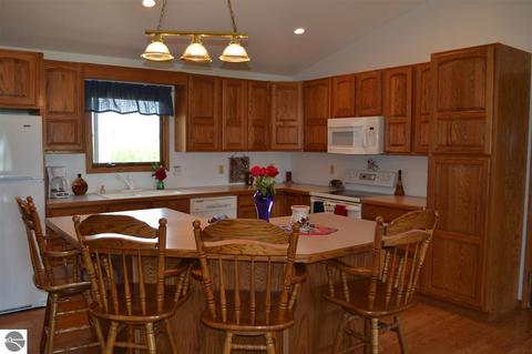 6840 S Summerton Rd, Shepherd, MI 48883 photo 5