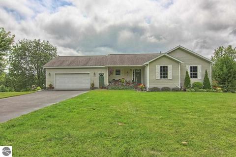 18720 Lance Ln, Interlochen, MI 49643 photo 3