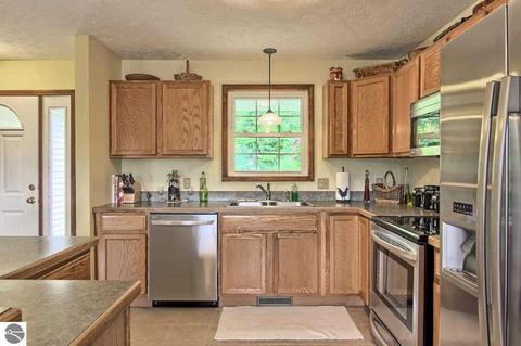 18720 Lance Ln, Interlochen, MI 49643 photo 10