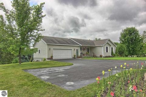 18720 Lance Ln, Interlochen, MI 49643 photo 4