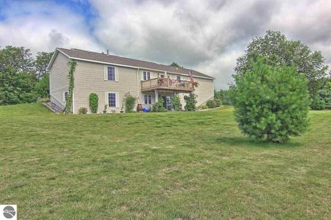 18720 Lance Ln, Interlochen, MI 49643 photo 9