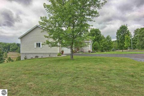 18720 Lance Ln, Interlochen, MI 49643 photo 5