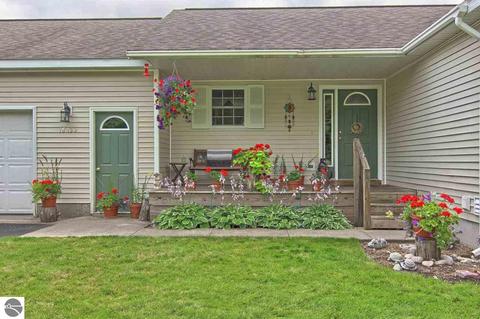 18720 Lance Ln, Interlochen, MI 49643 photo 2