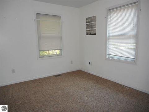 907 Maple St, Clare, MI 48617 photo 16