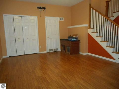907 Maple St, Clare, MI 48617 photo 11