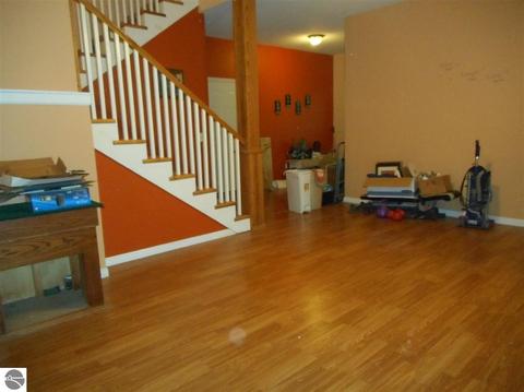 907 Maple St, Clare, MI 48617 photo 12