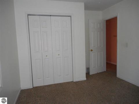 907 Maple St, Clare, MI 48617 photo 17