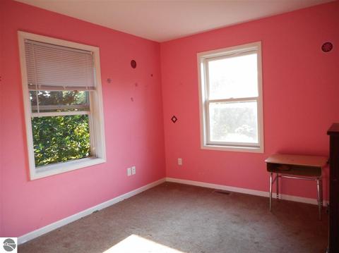 907 Maple St, Clare, MI 48617 photo 14