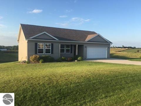 7485 Meadows Dr, Cedar, MI 49621 photo 2