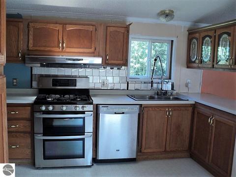 10161 E River Rd, Mount Pleasant, MI 48858 photo 2