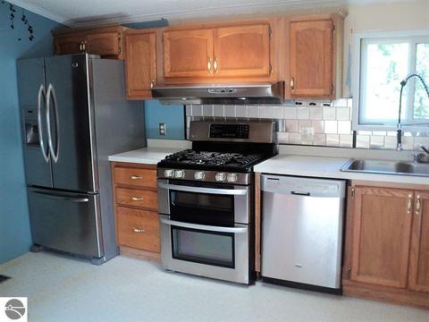 10161 E River Rd, Mount Pleasant, MI 48858 photo 4