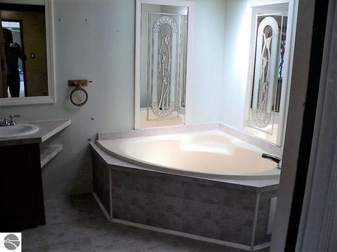 10161 E River Rd, Mount Pleasant, MI 48858 photo 12
