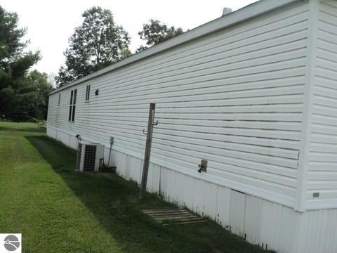 10161 E River Rd, Mount Pleasant, MI 48858 photo 24