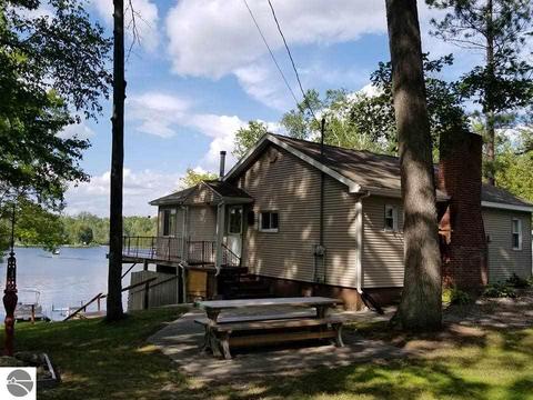 8236 Avalon Dr, Hale, MI 48739 photo 1
