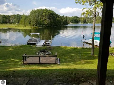 8236 Avalon Dr, Hale, MI 48739 photo 3