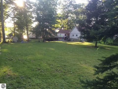 7581 Maple St, Grawn, MI 49637 photo 5