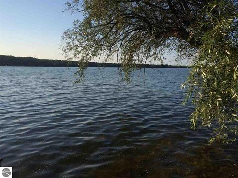 7581 Maple St, Grawn, MI 49637 photo 4