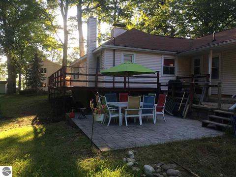 7581 Maple St, Grawn, MI 49637 photo 3