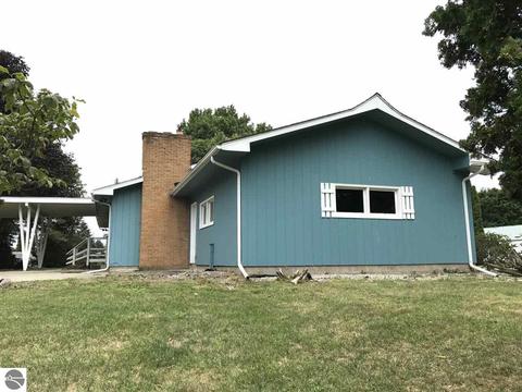 415 S Third St, Edmore, MI 48829 photo 7