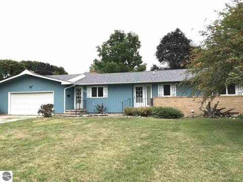 415 S Third St, Edmore, MI 48829 photo 1