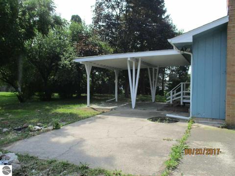 415 S Third St, Edmore, MI 48829 photo 6