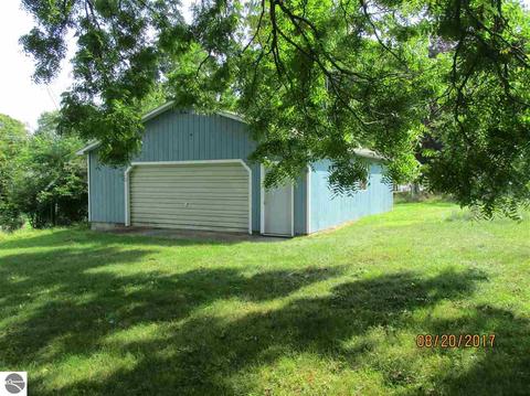 415 S Third St, Edmore, MI 48829 photo 8