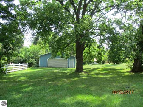 415 S Third St, Edmore, MI 48829 photo 11