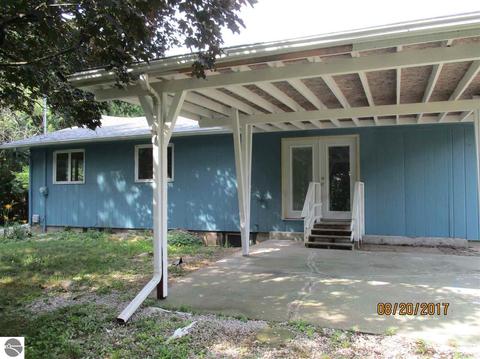415 S Third St, Edmore, MI 48829 photo 5