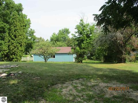 415 S Third St, Edmore, MI 48829 photo 9