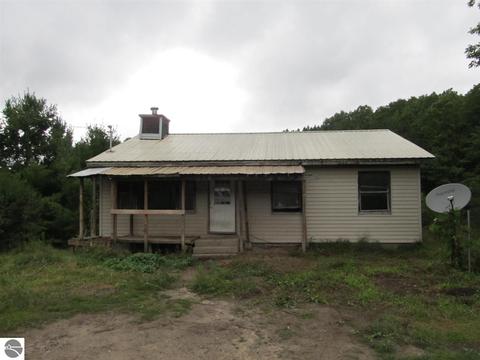 6345 E Lincoln Rd, Traverse City, MI 49684 photo 1