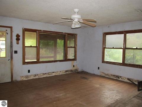6345 E Lincoln Rd, Traverse City, MI 49684 photo 2