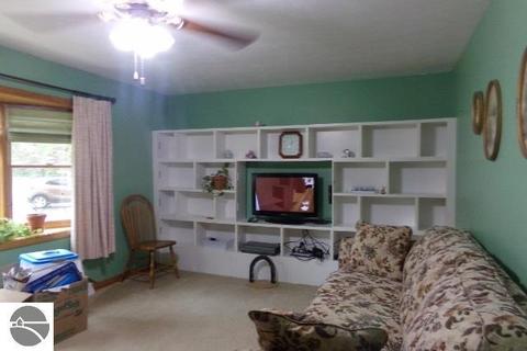 1245 Kenwood Ave, Belding, MI 48809 photo 3