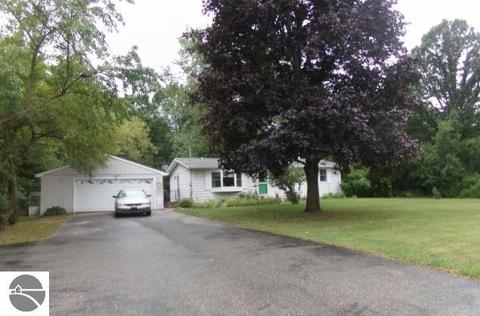 1245 Kenwood Ave, Belding, MI 48809 photo 1