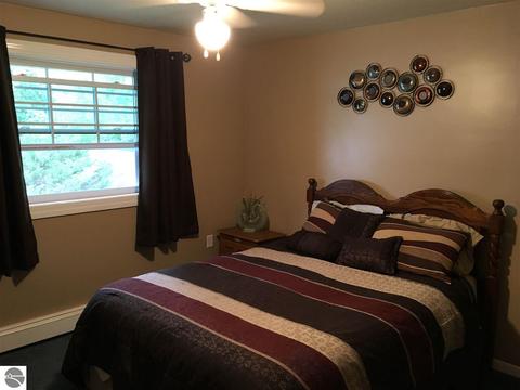 724 E Cedar St, Standish, MI 48658 photo 17