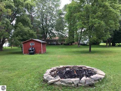 724 E Cedar St, Standish, MI 48658 photo 6
